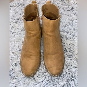 Super cute suede booties